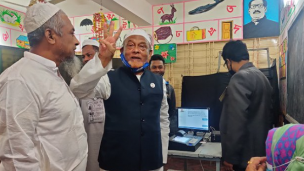 তৃতীয়বার মেয়র হলেন সাবেক এমপির চাচা