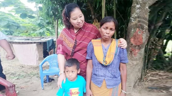 বিক্রির জন্য ছেলেকে বাজারে তুললেন মা, দাম চাইলেন ১২ হাজার