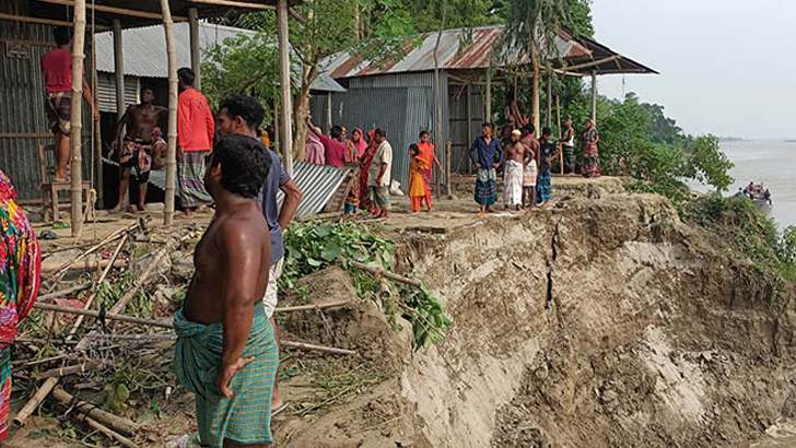 টাঙ্গাইলের ভূঞাপুরে দিশেহারা যমুনা তীরবর্তী হাজারো মানুষ