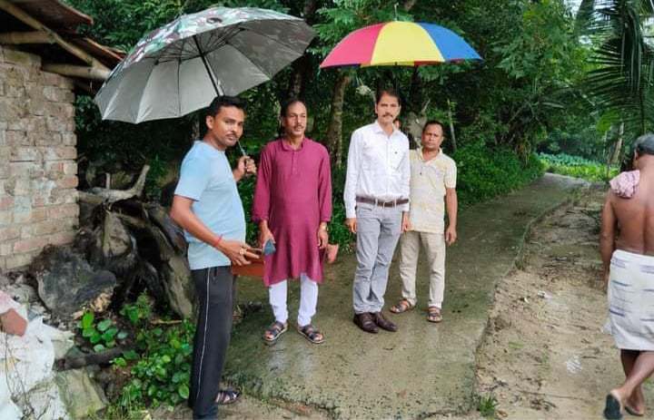 ডেঙ্গু রোধ প্রতিরোধ ও গণসচেতনতা বাড়াতে রাস্তায় নামলেন মগরাহাট পশ্চিমের ব্লক উন্নয়ন বোর্ড এর চেয়ারম্যান শ্রী সব্যসাচী গায়েন।। 