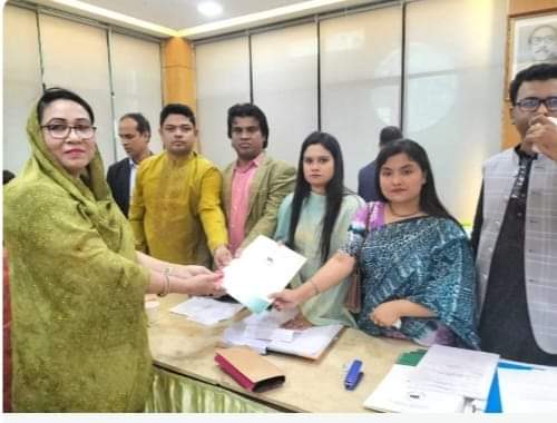 দ্বাদশ জাতীয় সংসদে সংরক্ষিত নারী আসনে মনোনয়ন ফরম সংগ্রহ করলেন কক্সবাজারের নারী নেত্রী মনোয়ারা বেগম মুন্নী চৌধুরী ।