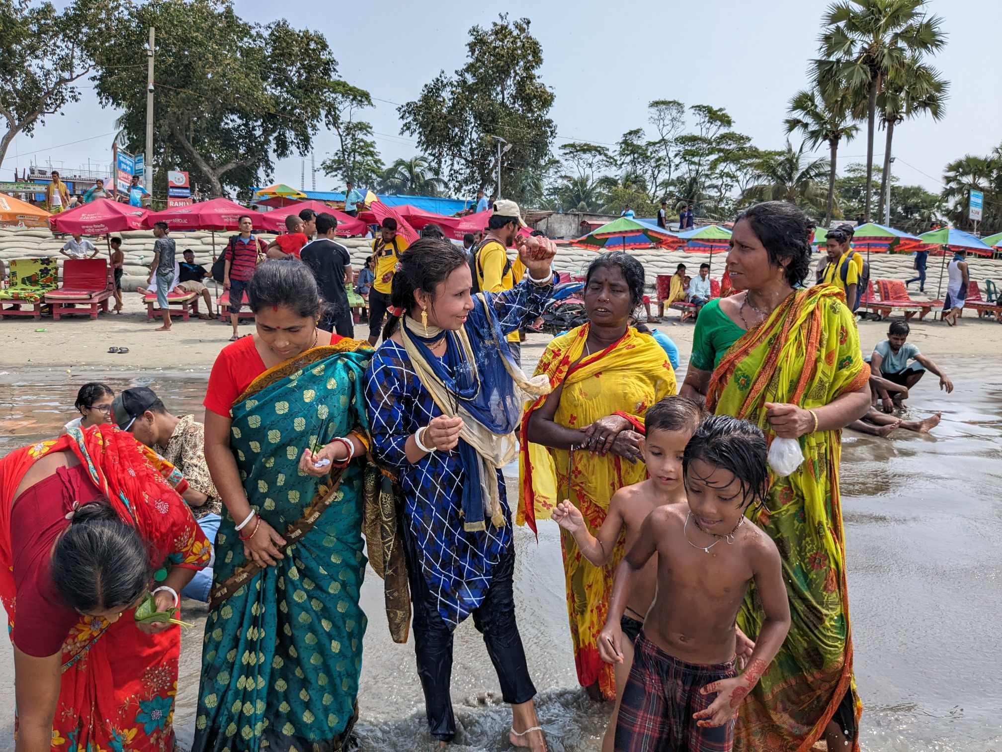 কুয়াকাটা সমুদ্র সৈকতে সনাতন ধর্মাবলম্বীদের গঙ্গাস্নান অনুষ্ঠিত