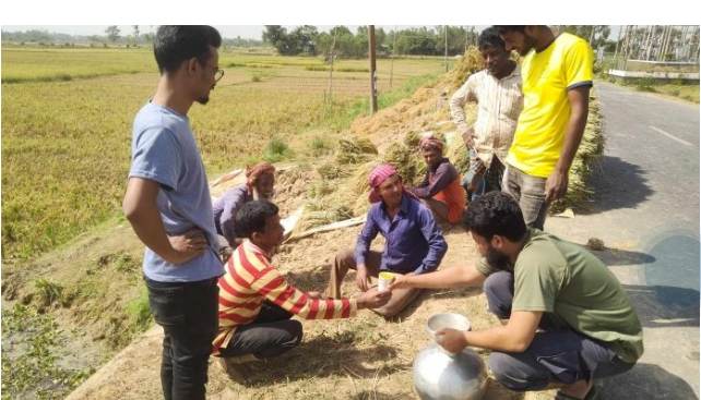 প্রচন্ড গ্রীষ্মের তাপদাহে ক্লান্ত মানুষের পানীয় চাহিদা মেটাতে নগর ফাউন্ডেশন 