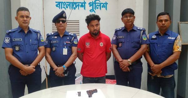ময়মনসিংহ কোতোয়ালী থানা পুলিশের অভিযান, বিদেশী পিস্তলসহ গ্রেফতার- ১