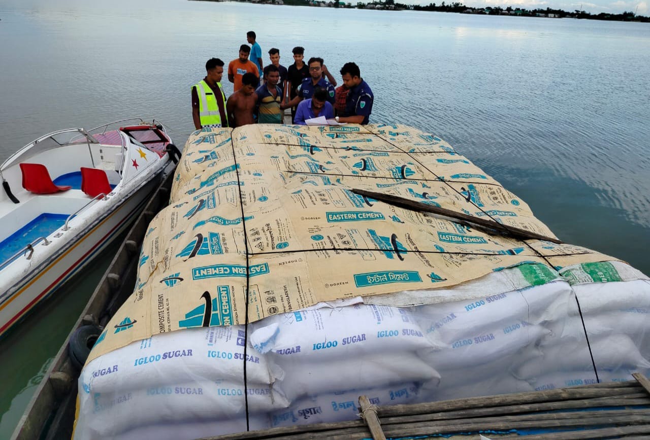 ধর্মপাশায় ভারতীয় ২৩৫ বস্তা চিনি সহ দুই জন চোরাকারবারি গ্রেপ্তার 