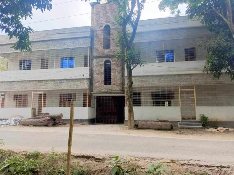 দীর্ঘ ১৫ বছর একই কর্মস্থলে শিলাইদহের ইউনিয়ন সচিব আবদুস শুকুর 