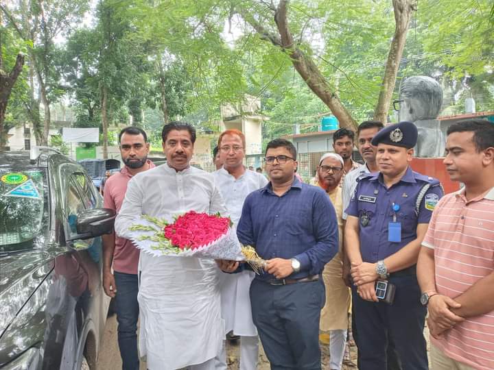 শেরপুর শ্রীবরদী উপজেলা এমপি এডিএম শহিদুল ইসলাম আগমন উপলক্ষে ফুল দিয়ে বরণ করে নিলেন শেখ জাবের আহমেদ 