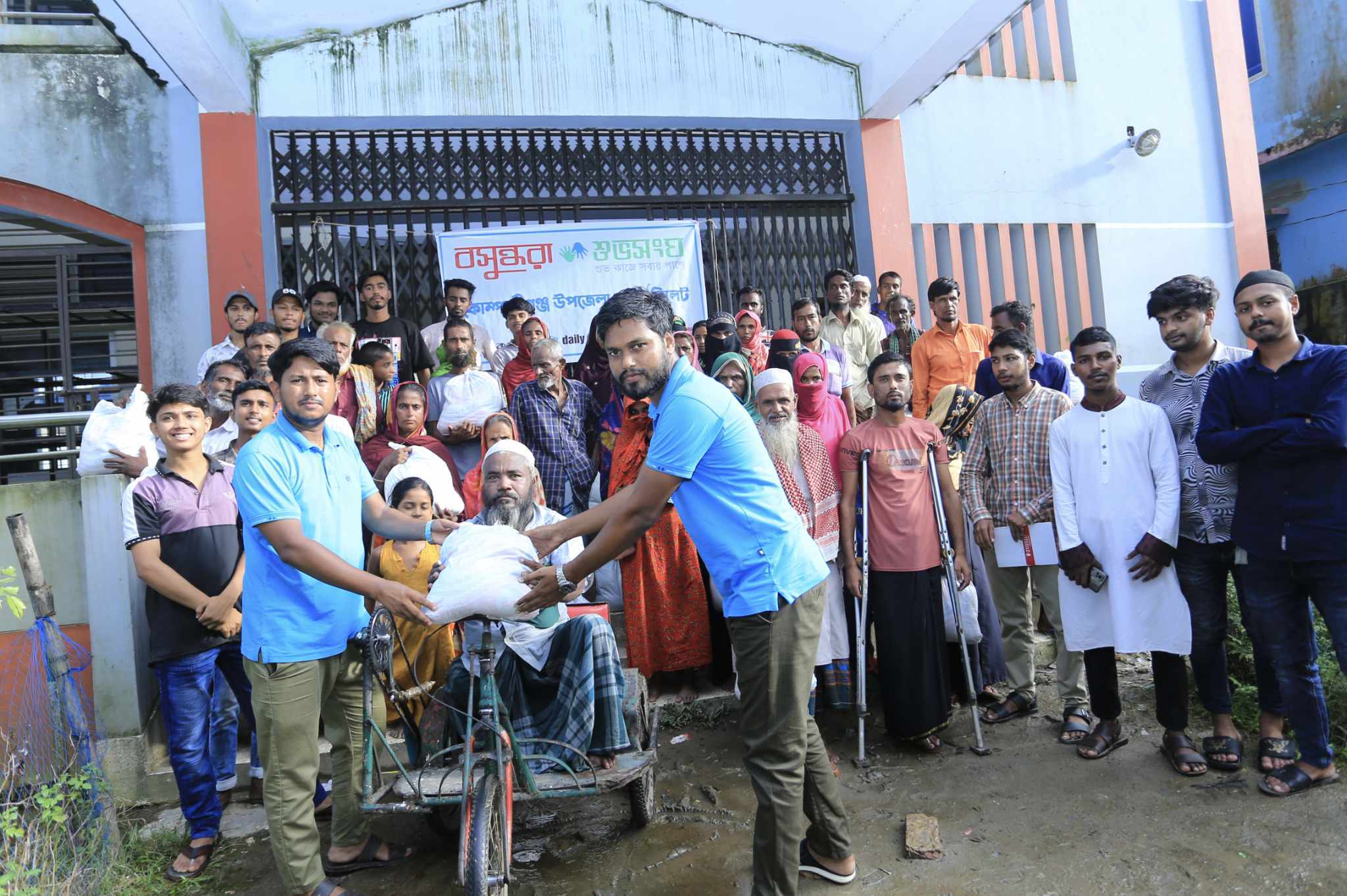 বন্যার্তদের ত্রাণ দিয়ে কোম্পানীগঞ্জে বসুন্ধরা শুভসংঘের যাত্রা শুরু 